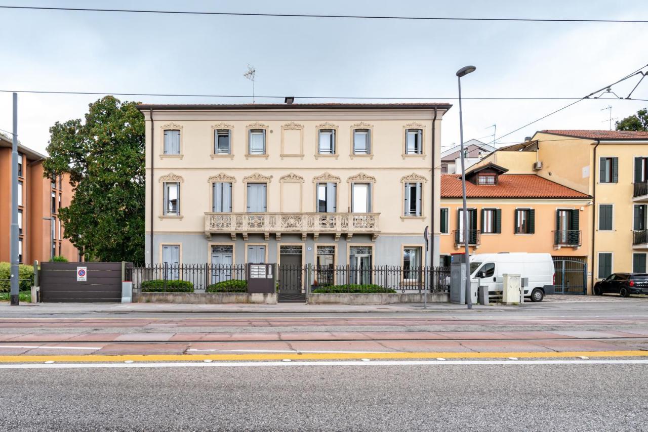 Corte Cappuccina 14 Elegant Apt Con Parcheggio! Padua Buitenkant foto